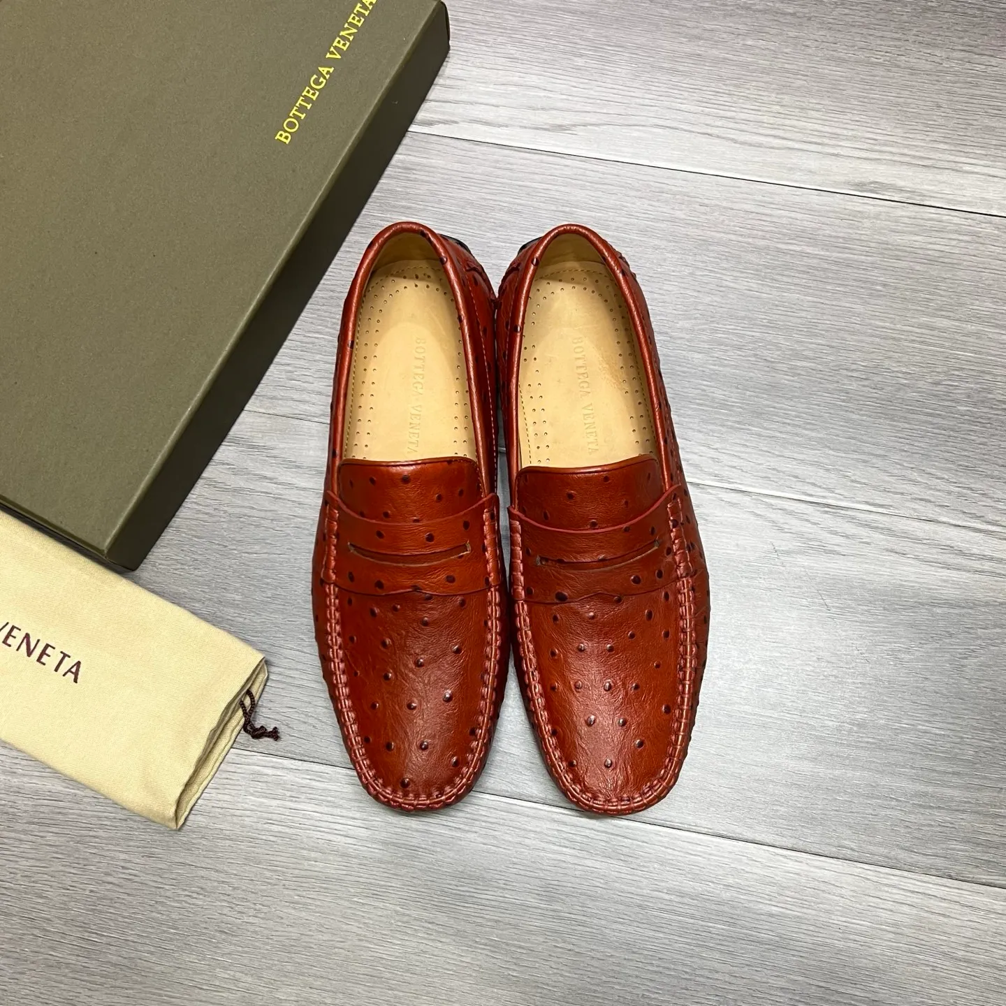 Factory price 458 new model BV〰️Handmade classic men's beanie shoes👉👉driving shoes, slip-on shoes, made of Italian imported cowhide, 💕water-dyed cowhide lining, 🔊original outsole, waterproof platform design, comfortable for the feet. A good choice for traveling and driving, two colors available, code number: 38-44, (45 can be customized)